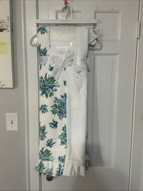 Papyrus coco plush reversible floral throw